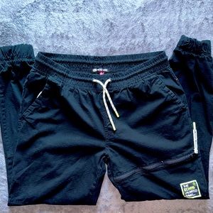 Men’s ‘Eckō Unltd’ black joggers !